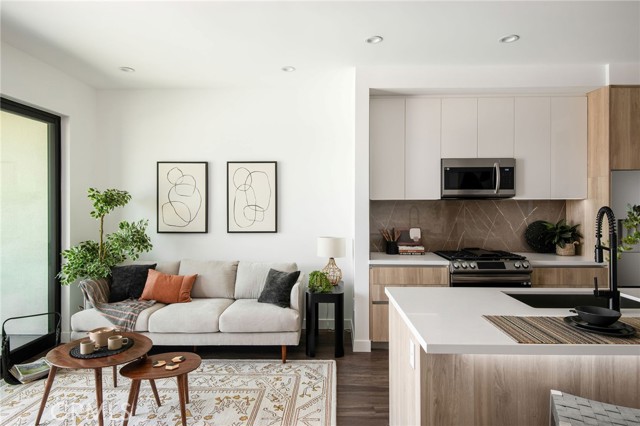 Detail Gallery Image 2 of 19 For 118 Astronaut Ellison S Onizuka Street #504,  Los Angeles,  CA 90012 - 1 Beds | 1 Baths