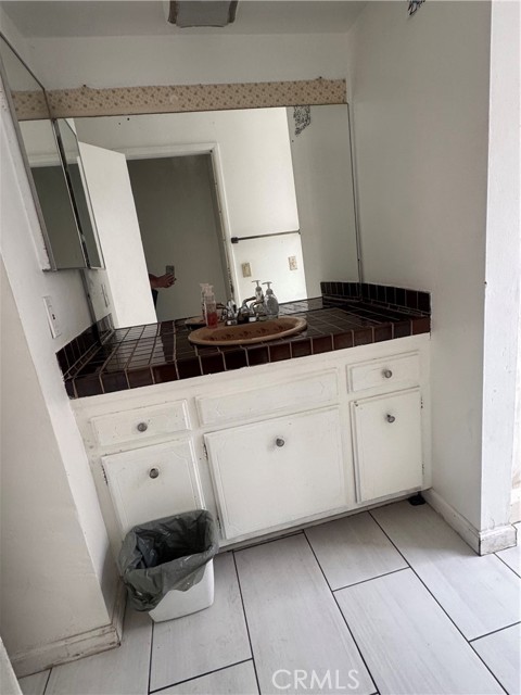 27245 Langside Avenue, Canyon Country CA: https://media.crmls.org/medias/a1d21c33-de19-4f80-ad1f-14d7df32c78d.jpg