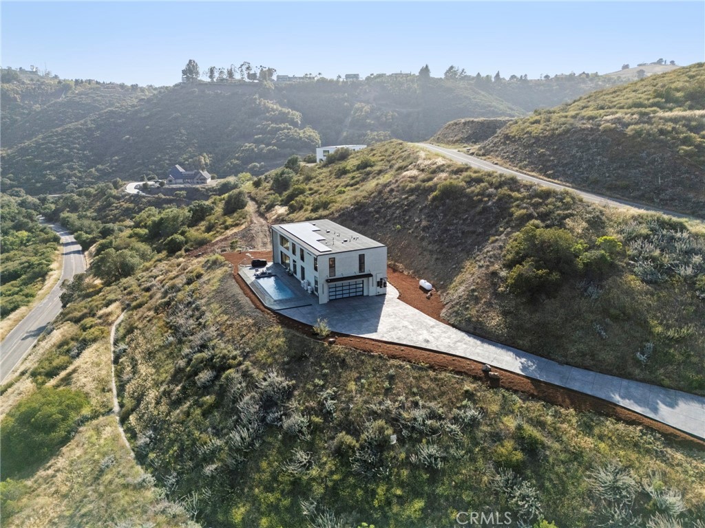 https://media.crmls.org/medias/a1d23ec3-84a4-47c7-a93a-3bcc90a5bb31.jpg?preset=X-Large