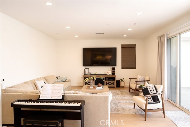 Detail Gallery Image 5 of 31 For 279 Barnes, Tustin,  CA 92782 - 4 Beds | 4/1 Baths