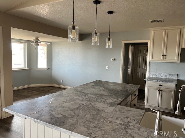 Detail Gallery Image 11 of 21 For 9951 Arrowhead, Phelan,  CA 92371 - 6 Beds | 3 Baths