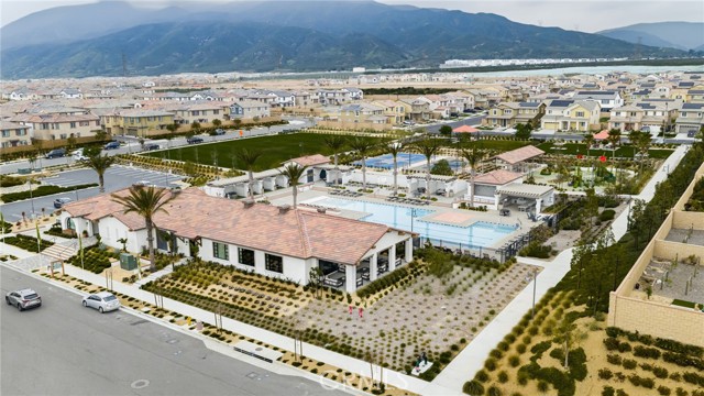 Detail Gallery Image 39 of 41 For 16667 Snowdrop #2,  Fontana,  CA 92336 - 4 Beds | 3 Baths