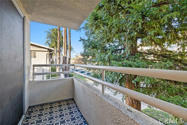 Detail Gallery Image 14 of 34 For 5145 Yarmouth Ave #15,  Encino,  CA 91316 - 2 Beds | 2/1 Baths