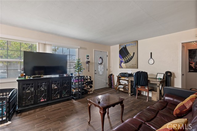 Detail Gallery Image 8 of 32 For 340 Western, Bakersfield,  CA 93309 - 3 Beds | 1 Baths