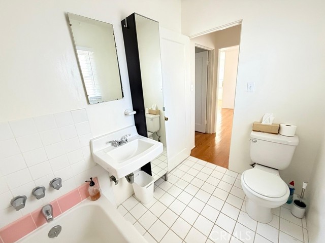 Detail Gallery Image 9 of 9 For 141 N Kenwood St #B,  Burbank,  CA 91505 - 1 Beds | 1 Baths