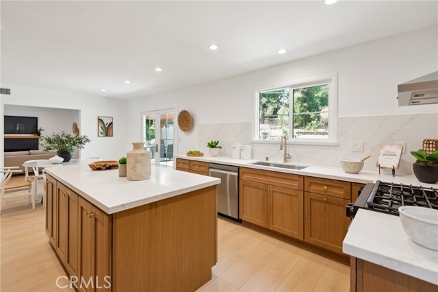 23509 Community Street, West Hills CA: https://media.crmls.org/medias/a1d5173d-2a01-40c7-bd20-7c9ef5c69206.jpg