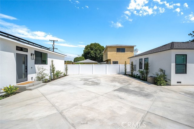 765 E Silva Street, Long Beach CA: https://media.crmls.org/medias/a1d56012-f830-4878-a596-c9726f6f0173.jpg