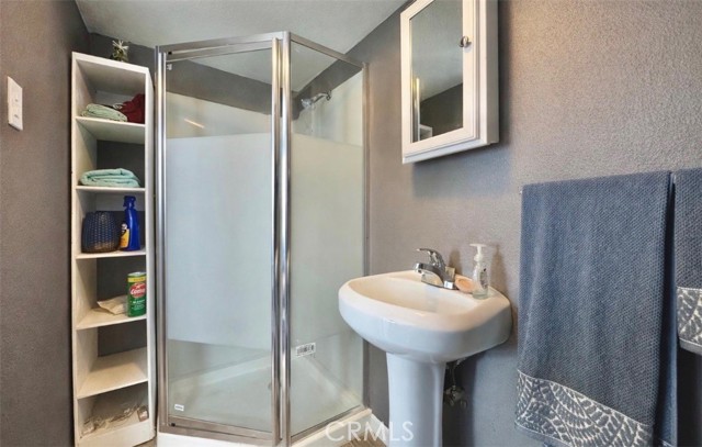 Detail Gallery Image 8 of 14 For 1428 W 91st, Los Angeles,  CA 90047 - 2 Beds | 1 Baths