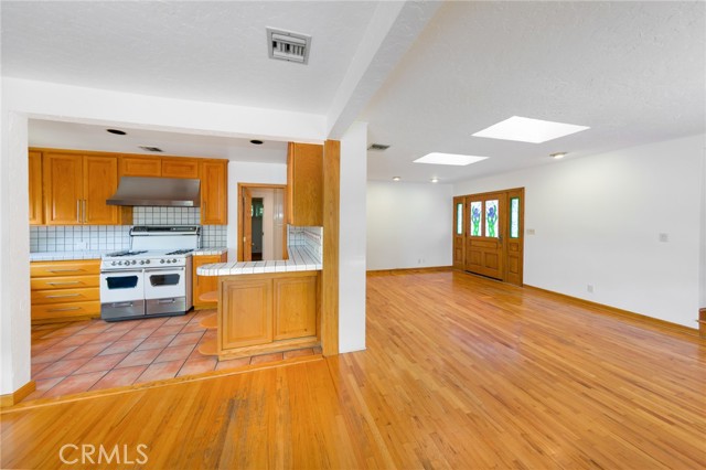 Detail Gallery Image 5 of 23 For 8924 Chimineas Ave, Northridge,  CA 91325 - 4 Beds | 2 Baths