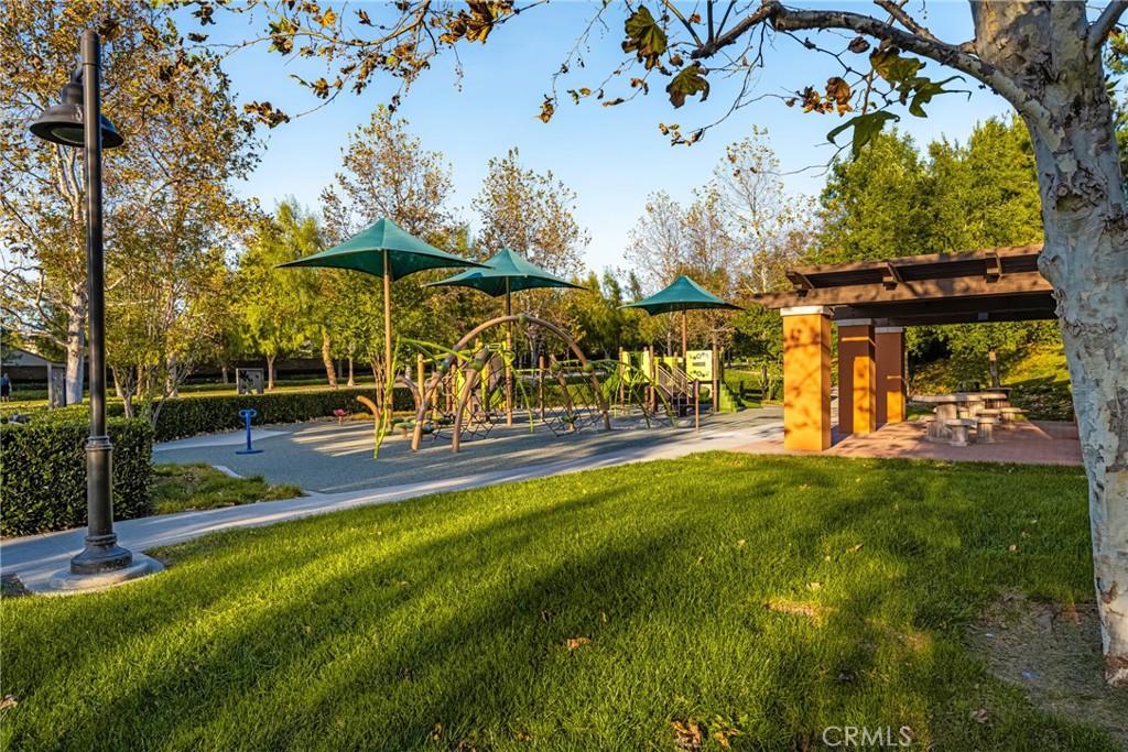 https://media.crmls.org/medias/a1d6a5ca-f37d-4f4b-81f1-59b2152e9a63.jpg?preset=X-Large