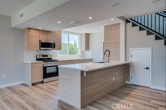 7018 Alabama Avenue, Canoga Park CA: https://media.crmls.org/medias/a1d6f053-16ea-4374-b8df-9a90d053c2c6.jpg