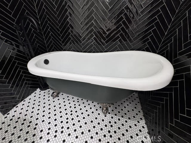 https://media.crmls.org/medias/a1d76daf-867c-4faf-8ac0-df1222130fe6.jpg?preset=X-Large