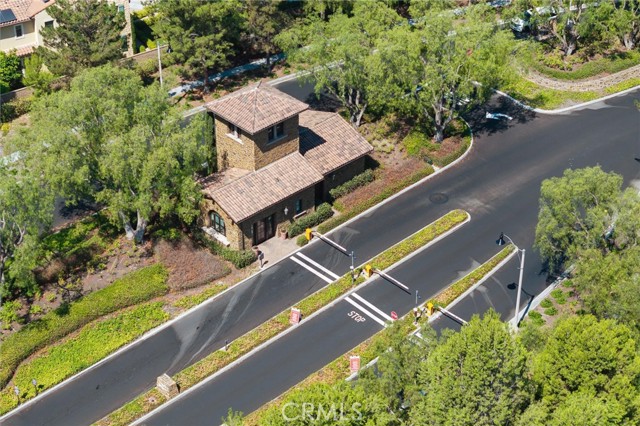 2 Lowland, Irvine CA: https://media.crmls.org/medias/a1d824f7-db93-4cd7-8a66-fe014787dd5b.jpg