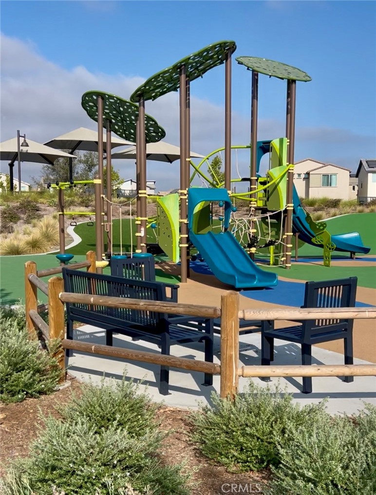 MLS #WS25276842 image #8