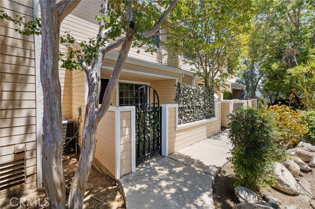 7038 De Celis Place, Van Nuys CA: https://media.crmls.org/medias/a1d925d7-54d7-4084-8cca-101c30bb7d08.jpg