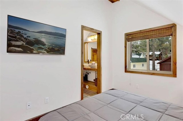 40221 Esterly Lane, Big Bear Lake CA: https://media.crmls.org/medias/a1d93acf-9b2e-4111-82b2-9f5a8a4cb494.jpg