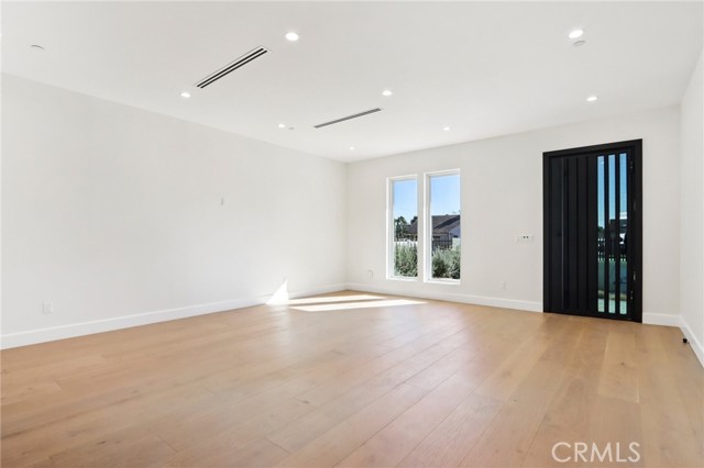 Detail Gallery Image 6 of 51 For 14931 Vose St, Van Nuys,  CA 91405 - 7 Beds | 6/1 Baths