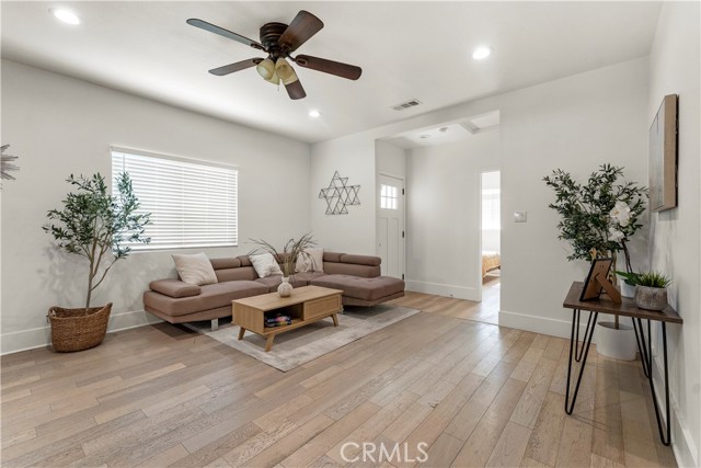 Detail Gallery Image 5 of 13 For 10691 Mckeen St, Garden Grove,  CA 92843 - 3 Beds | 1/1 Baths