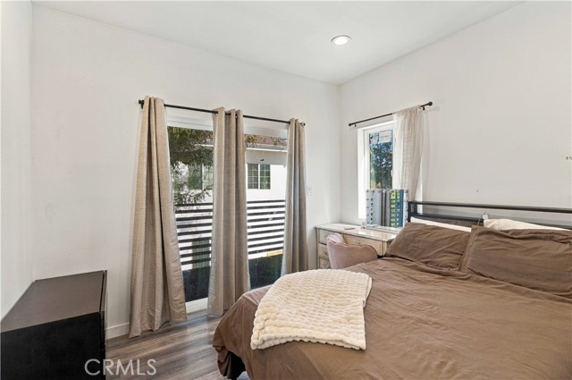8633 Zelzah photo 15