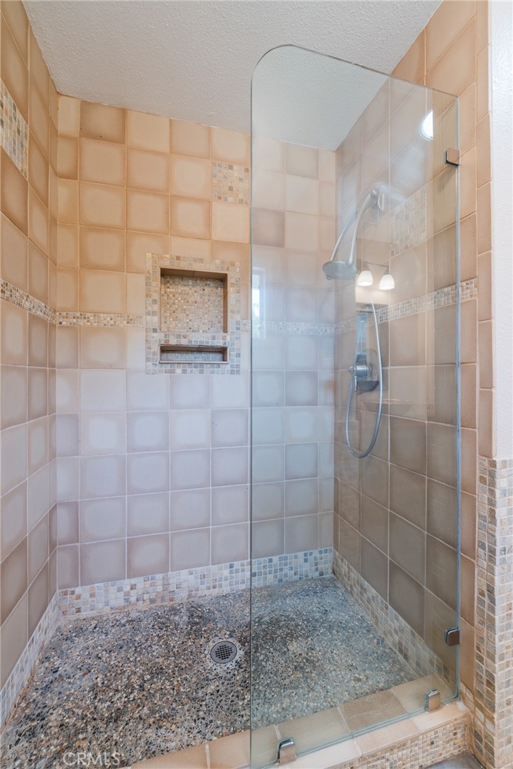 https://media.crmls.org/medias/a1dae17a-bc50-47d0-9231-5812b9f4bf16.jpg?preset=X-Large