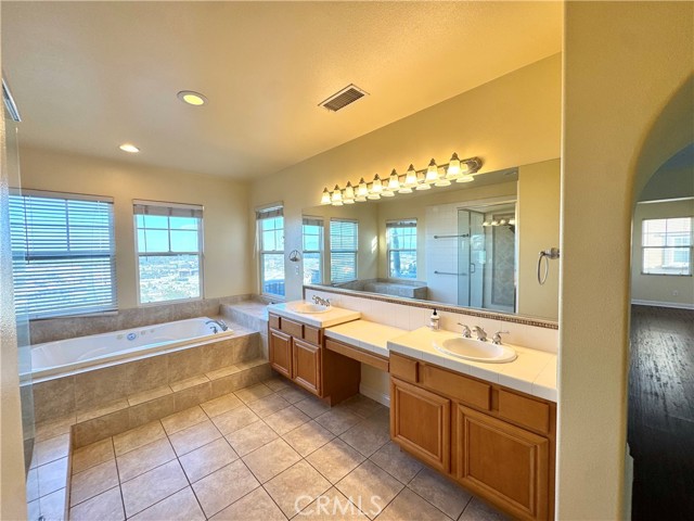 Detail Gallery Image 18 of 30 For 2541 Hillcrest St, Signal Hill,  CA 90755 - 4 Beds | 4 Baths