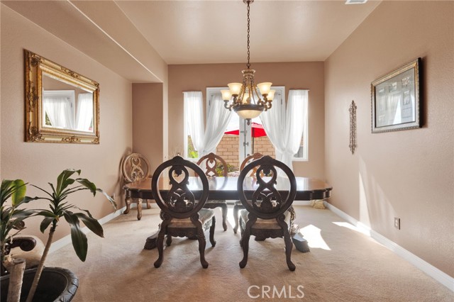 Detail Gallery Image 15 of 75 For 12916 Hyperion Ln, Apple Valley,  CA 92308 - 5 Beds | 3/1 Baths
