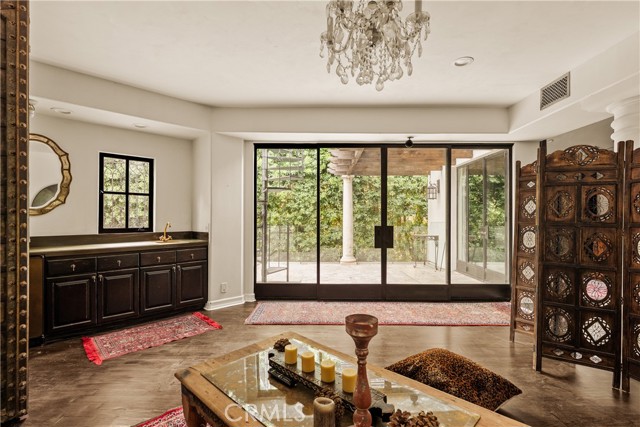 Detail Gallery Image 24 of 44 For 4909 Woodley Ave, Encino,  CA 91436 - 5 Beds | 4 Baths