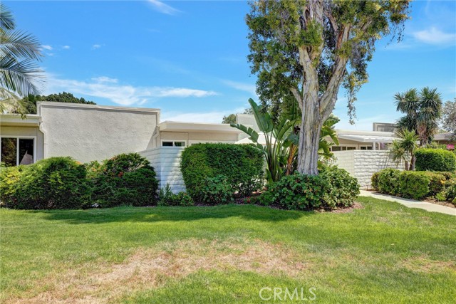 2123 Ronda Granada, Laguna Woods CA: https://media.crmls.org/medias/a1db73ee-8df1-40a8-af22-814d6516d90e.jpg