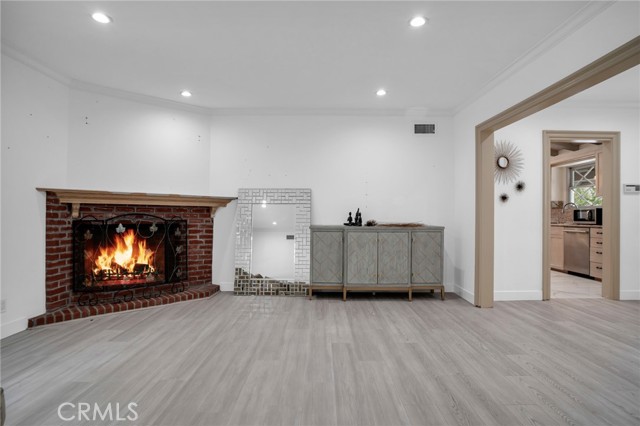 Detail Gallery Image 18 of 39 For 19710 Henshaw St, Woodland Hills,  CA 91364 - 4 Beds | 4 Baths