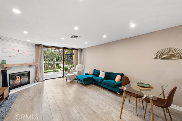 Detail Gallery Image 3 of 28 For 12750 Centralia St #215,  Lakewood,  CA 90715 - 2 Beds | 1 Baths