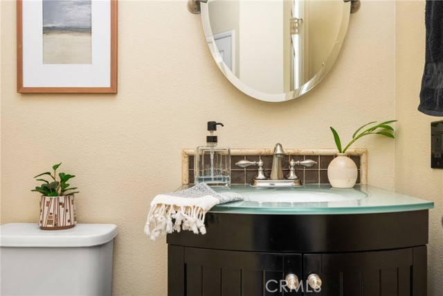 Detail Gallery Image 22 of 38 For 2527 Avenita Alpera, Tustin,  CA 92782 - 2 Beds | 2/1 Baths