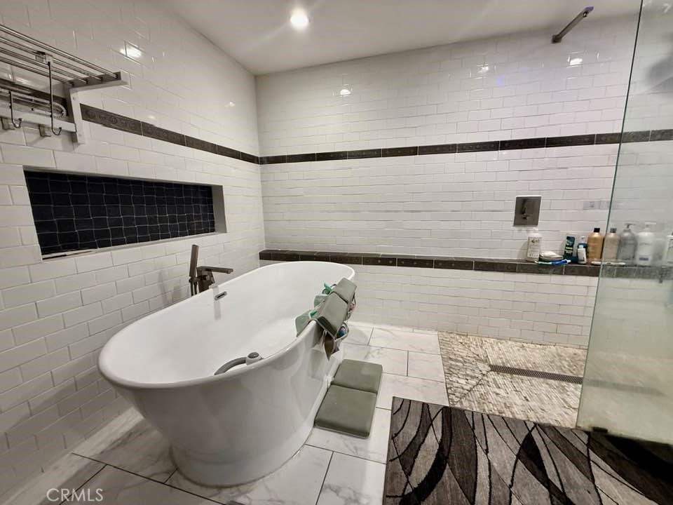 https://media.crmls.org/medias/a1dd3465-efba-4624-94c2-a4327f4f476c.jpg?preset=X-Large