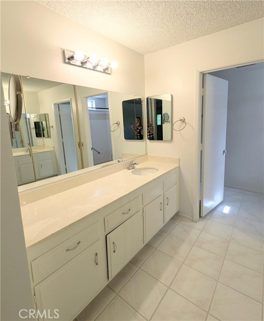 2370 Via Mariposa W, Laguna Woods CA: https://media.crmls.org/medias/a1dd443b-5093-45dc-9725-6212b9b98471.jpg