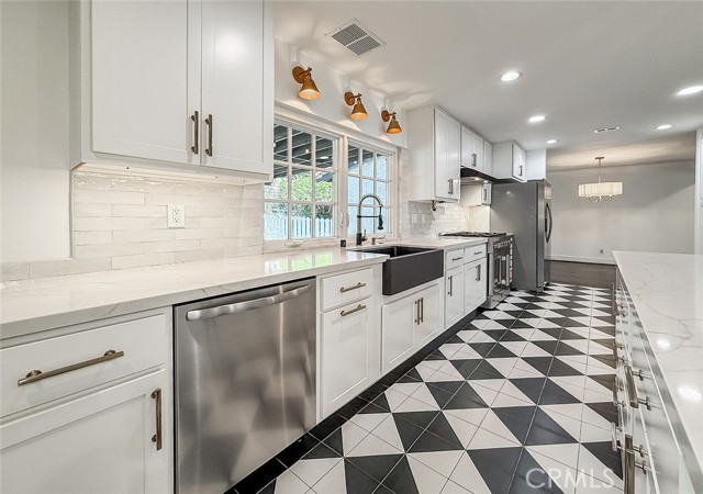 3301 Blue Ridge Court, Thousand Oaks CA: https://media.crmls.org/medias/a1dd573a-7b75-4597-a1ba-439563776e03.jpg