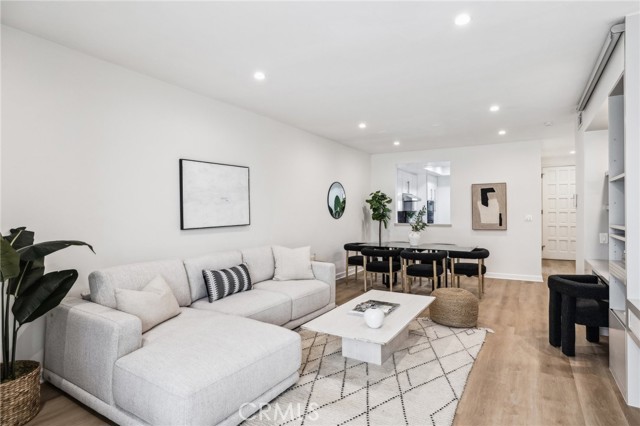 Detail Gallery Image 3 of 36 For 450 San Vicente Bld #203,  Santa Monica,  CA 90402 - 2 Beds | 2 Baths