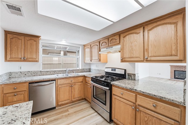 Detail Gallery Image 14 of 33 For 300 Mildred, Perris,  CA 92571 - 4 Beds | 2/1 Baths