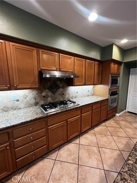 7090 Cottage Grove Drive, Eastvale CA: https://media.crmls.org/medias/a1dfb8ce-6186-48ba-93fb-14f9671cdac0.jpg