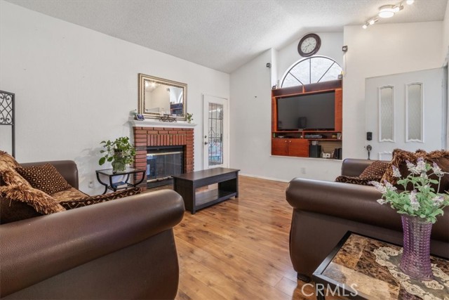 Detail Gallery Image 7 of 23 For 37613 15th St, Palmdale,  CA 93550 - 3 Beds | 2 Baths