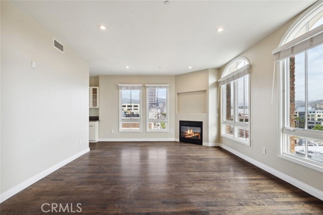 Detail Gallery Image 5 of 71 For 619 Caruso Ave, Glendale,  CA 91210 - 2 Beds | 3 Baths