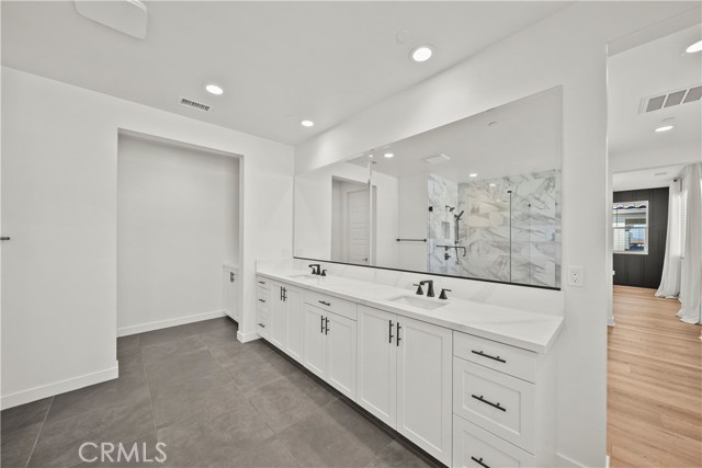 Detail Gallery Image 30 of 56 For 17715 Hillside, Canyon Country,  CA 91350 - 4 Beds | 4 Baths