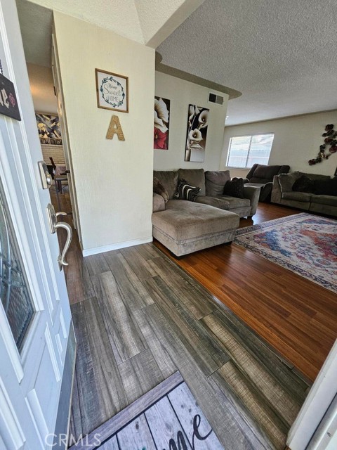 5894 E Madison Avenue, Fresno CA: https://media.crmls.org/medias/a1e2ed98-2b00-4f3d-ab9a-b8ff74d1a1b4.jpg
