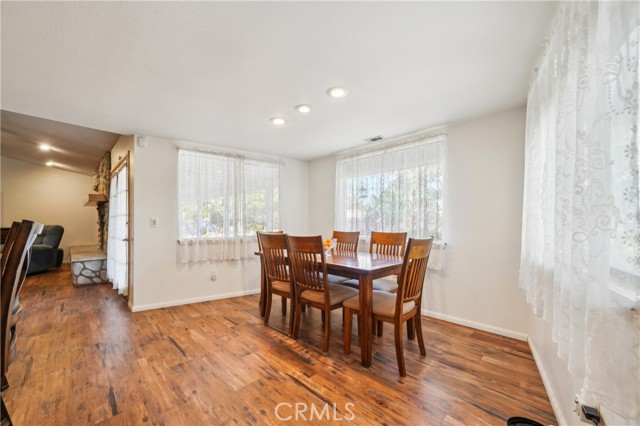 13319 Waco Ln, Apple Valley CA: https://media.crmls.org/medias/a1e31d1d-3655-4ce4-a8fc-f67b7ba10770.jpg