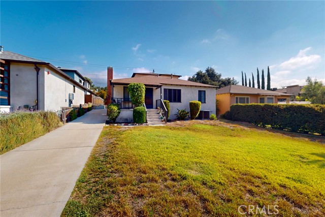 3357 Honolulu Avenue, La Crescenta CA: https://media.crmls.org/medias/a1e368a8-5f41-4d9f-8aa6-d2d808c2892c.jpg