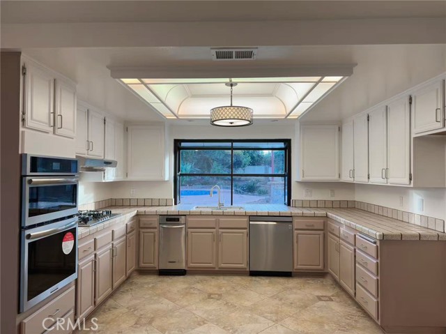 Detail Gallery Image 4 of 32 For 605 Cox, San Marcos,  CA 92069 - 3 Beds | 2/1 Baths