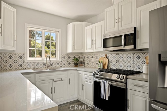 1110 W Cypress Avenue, Redlands CA: https://media.crmls.org/medias/a1e3e98b-ff9f-4e60-a941-7ed367041106.jpg