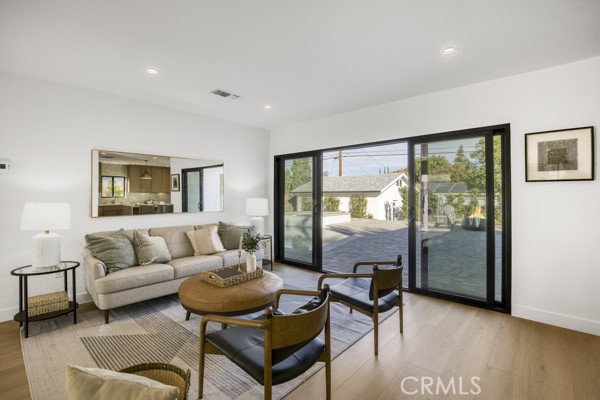 Detail Gallery Image 7 of 29 For 7932 Woodlake, West Hills,  CA 91304 - 4 Beds | 3 Baths