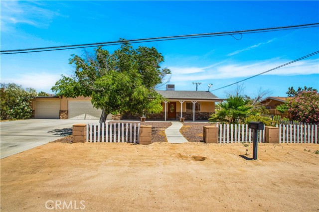 Detail Gallery Image 4 of 43 For 56990 Navajo Trl, Yucca Valley,  CA 92284 - 2 Beds | 2 Baths