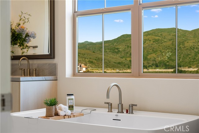 Detail Gallery Image 32 of 44 For 122 Mossvine, Irvine,  CA 92618 - 4 Beds | 3 Baths