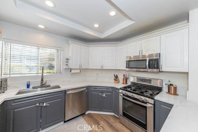 Detail Gallery Image 2 of 20 For 24405 Hillsdale Ave #11,  Laguna Hills,  CA 92653 - 2 Beds | 2/1 Baths