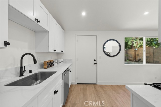 Detail Gallery Image 10 of 21 For 27442 Plumwood, Canyon Country,  CA 91351 - 3 Beds | 1 Baths